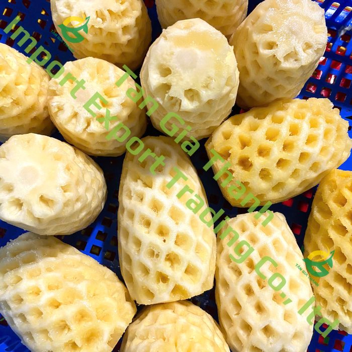 Frozen peeled pineapple