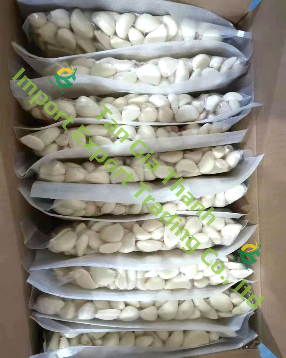 peeled-garlic