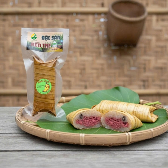 Vietnamese coconut leaf cake with banana