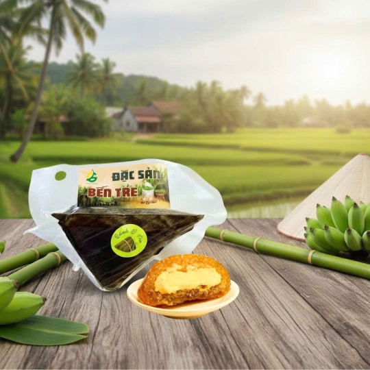 Vietnamese golden sticky rice cake with mung bean